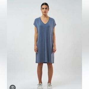 Majestic Filatures Cupro Blue V Neck Relaxed Fit Knee Length Dress sz M